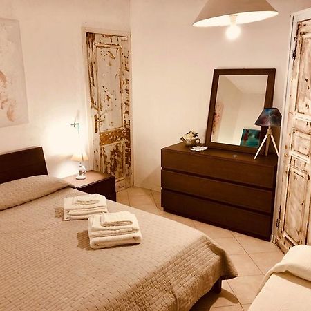 B&B Le Quattro Stagioni La Maddalena  Exteriör bild
