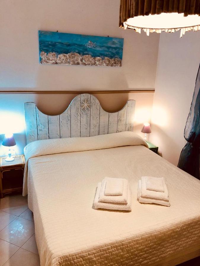 B&B Le Quattro Stagioni La Maddalena  Exteriör bild