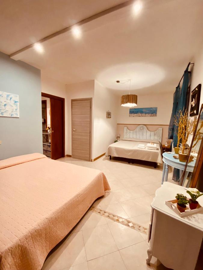 B&B Le Quattro Stagioni La Maddalena  Exteriör bild